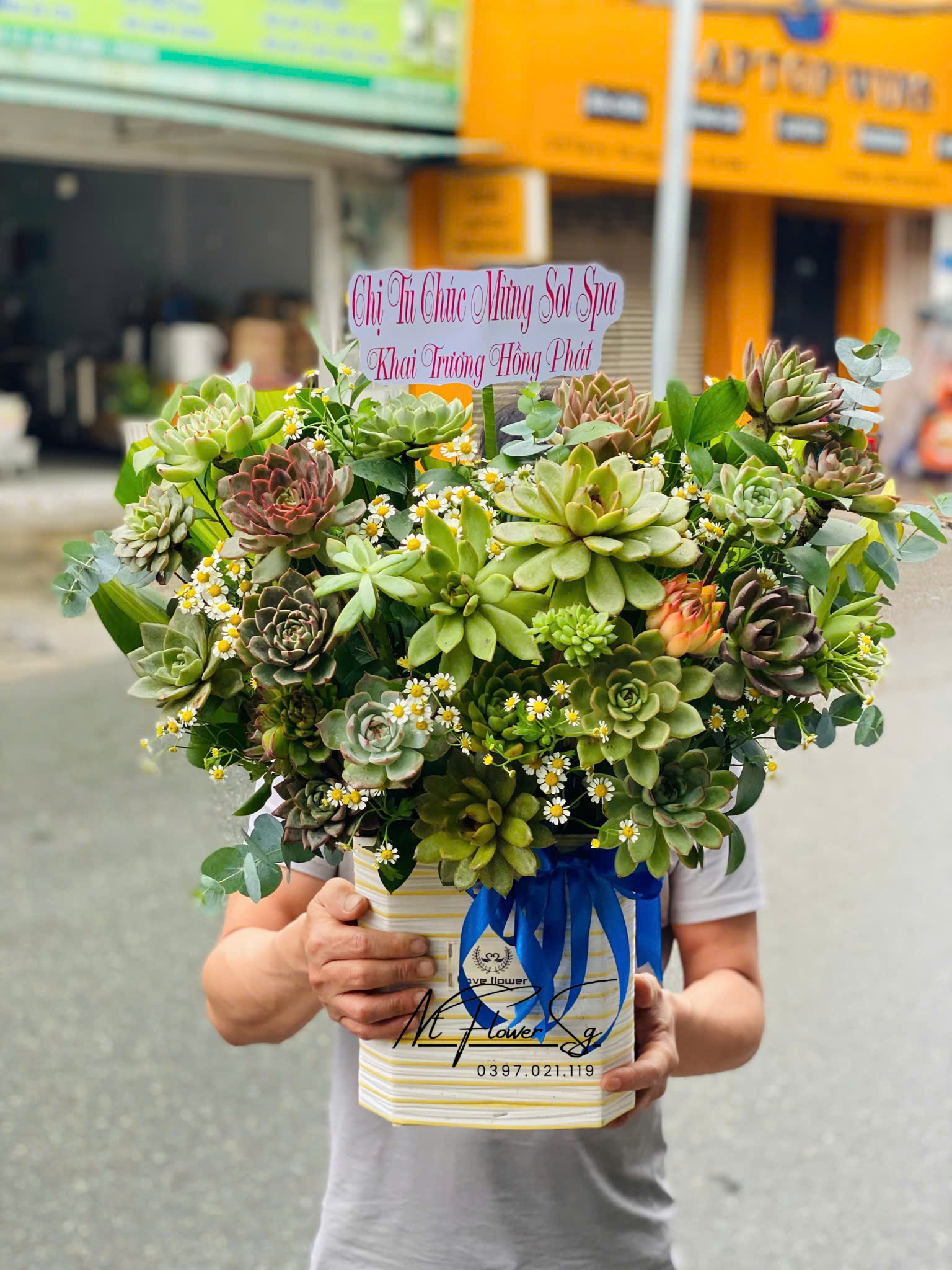 Giỏ hoa chúc mừng 0100