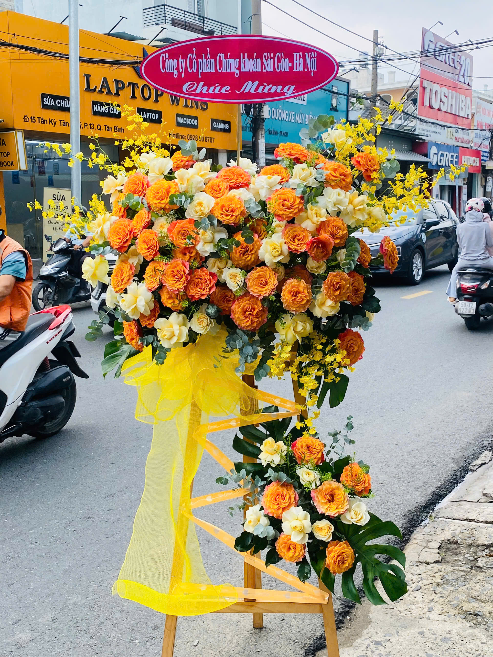 Kệ hoa khai trương 067