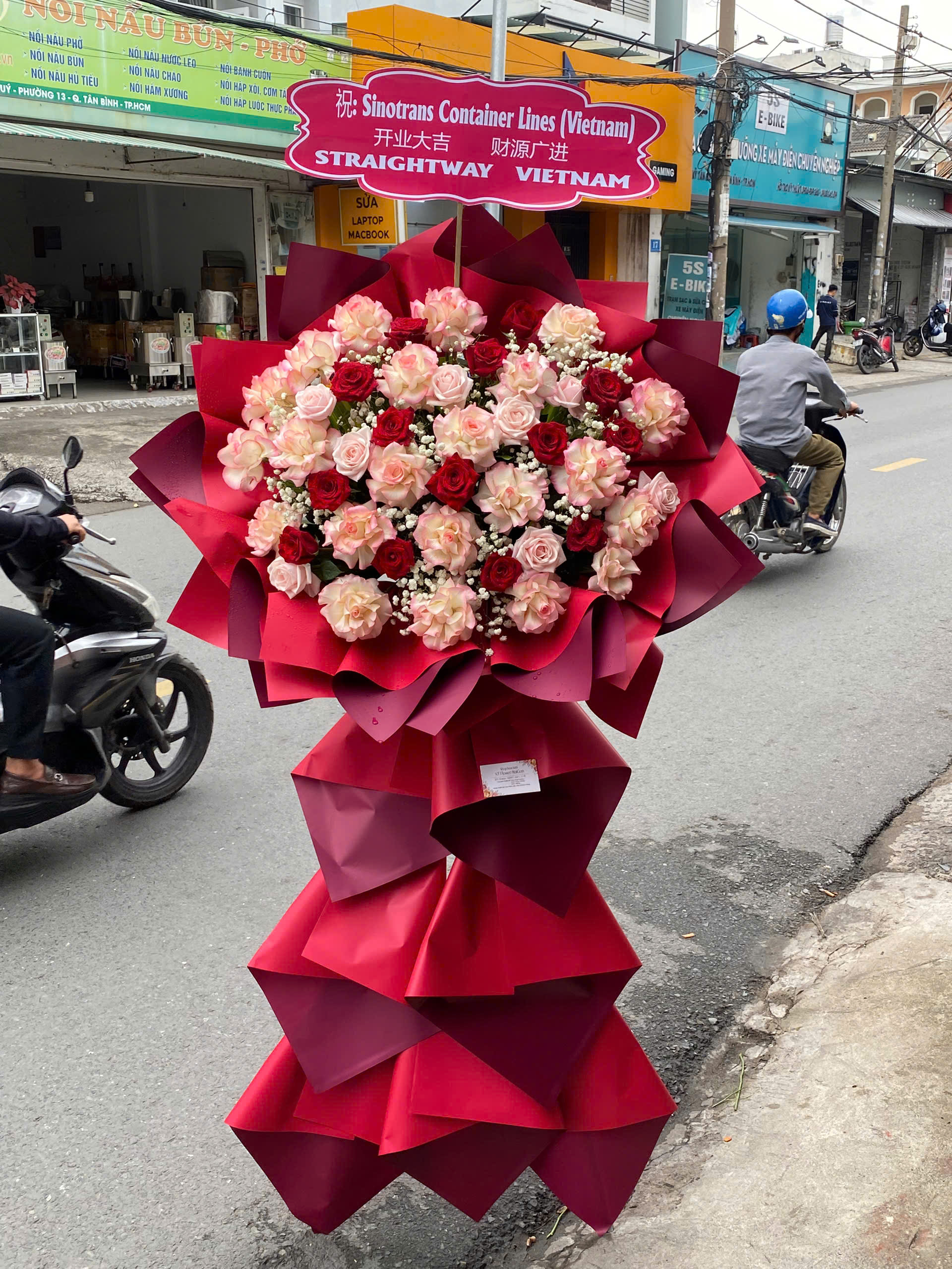 Kệ hoa khai trương 069